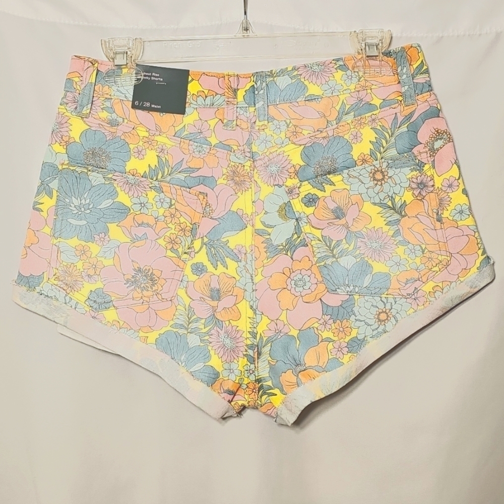 NWT wild fable High Rise Cheeky 5-pocket Multi-Floral Cotton Denim Shorts 6/28 - Picture 3 of 4